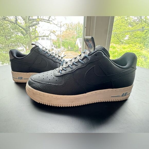 NIKE Air Force 1 '07 LX Black Silver Womens Size 7.5 EUC